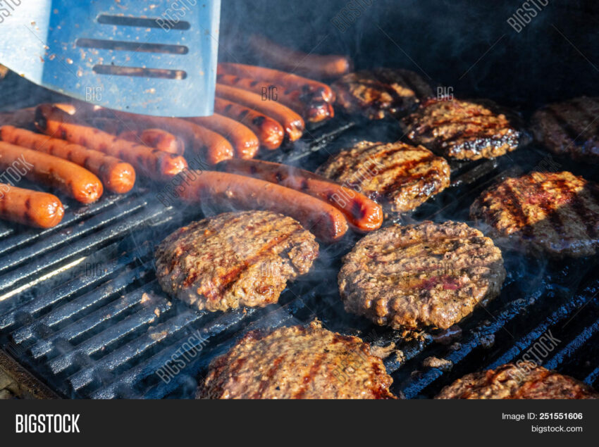 Perfect Hot Dogs: Master Grill Time for Juicy Perfection