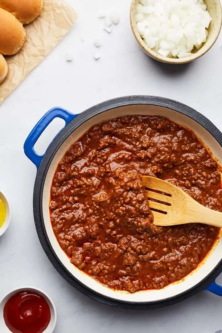 Ultimate Hot Dog Chili Recipe: From Backyard BBQ to Chili Dog Champ