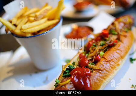 British Hot Dogs: An Expert’s Guide to the UK’s Best!