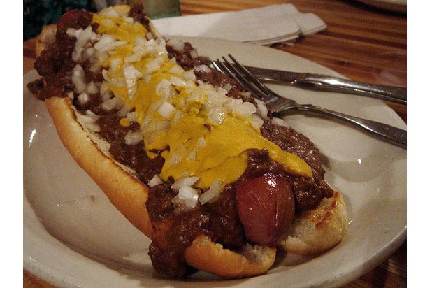 Zweigle’s Hot Dog Sauce: The Ultimate Guide (Recipes, History & More)