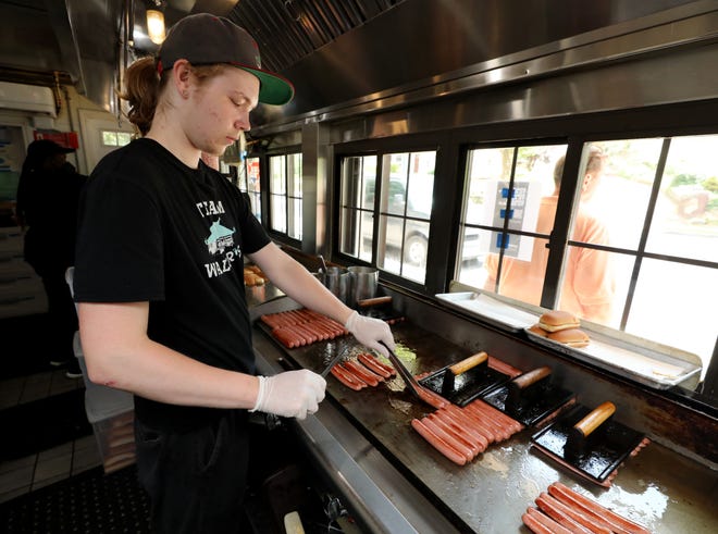 Walter’s Hot Dog Truck: The Definitive Guide to Westchester’s Culinary Icon
