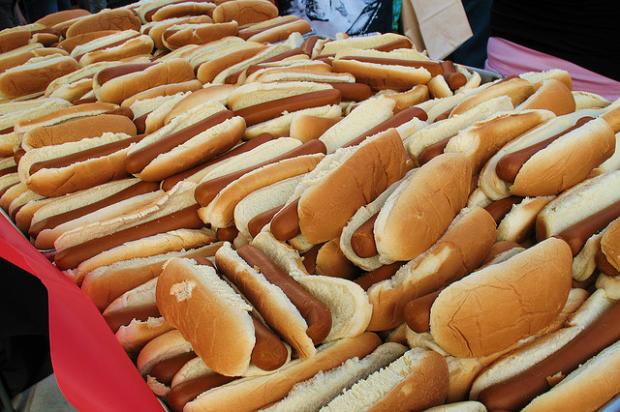 Wrigley Field Hot Dog Prices: A Complete Fan’s Guide (2024)