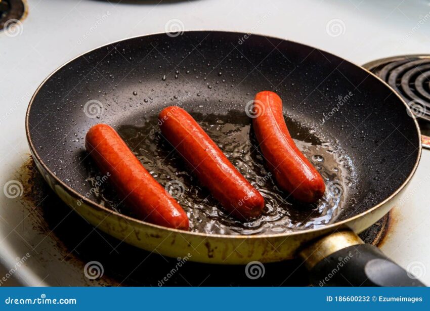 Hot Dogs in Pan: The Definitive Guide to Perfectly Cooked Dogs