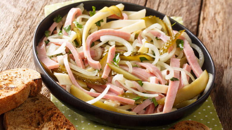 Chicago Hot Dog Salad: The Windy City’s Culinary Curveball