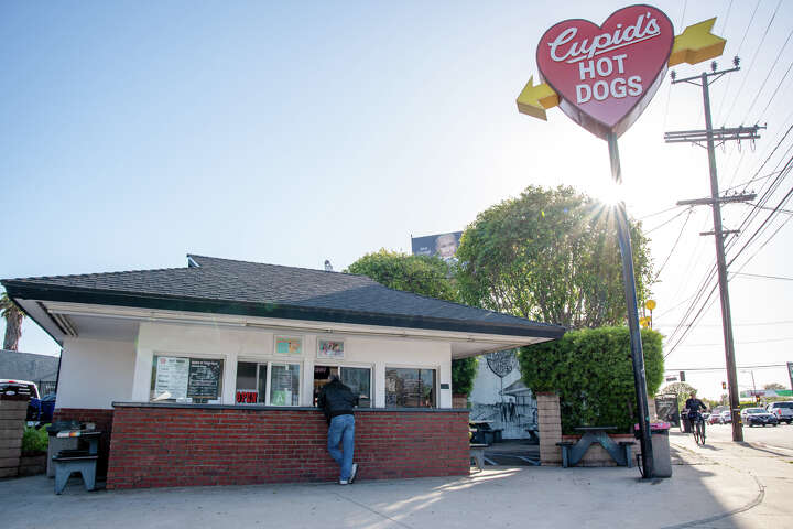 Cupid’s Hot Dogs Orlando: A Definitive Guide to Central Florida’s Favorite