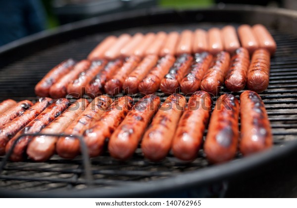 Grill Master Secrets: Cooking Hot Dogs on the Grill Perfectly!