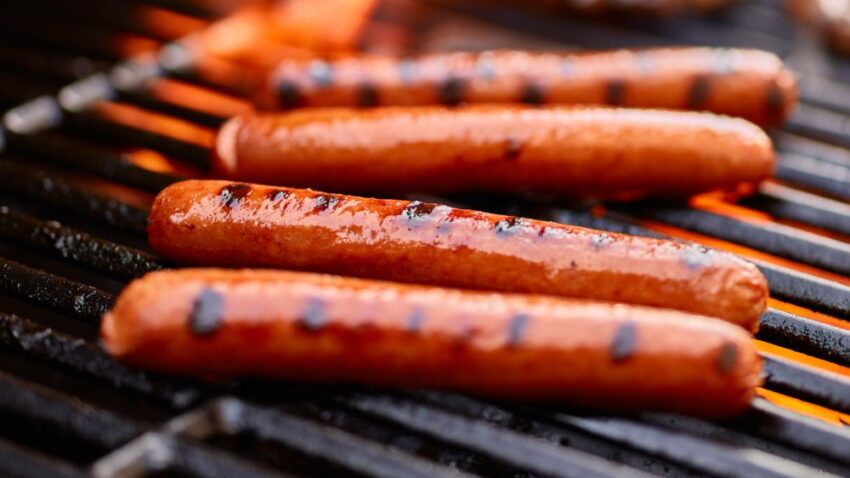 Grill Master Secrets: Cooking Hot Dogs on the Grill Perfectly!