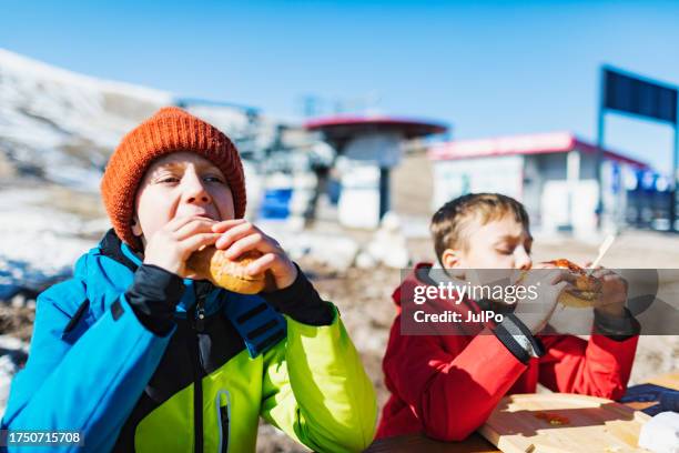 Skiing Hot Dog: Master the Art, Impress on the Slopes (Expert Guide)