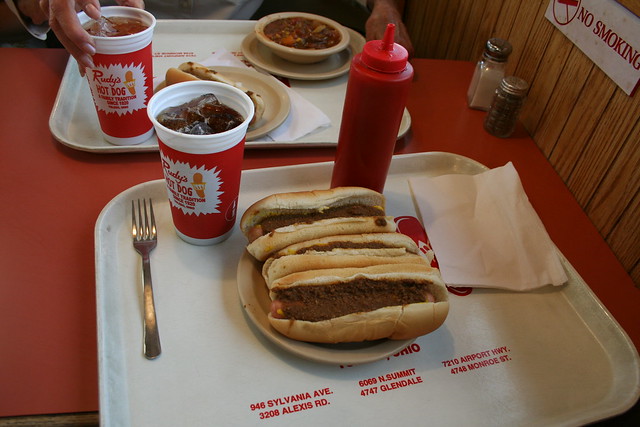 Best Hot Dogs in Toledo: A Local’s Expert Guide [2024]
