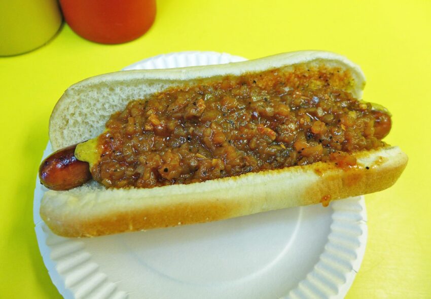 New Yorker Hot Dog: An Expert’s Guide to the City’s Iconic Street Food