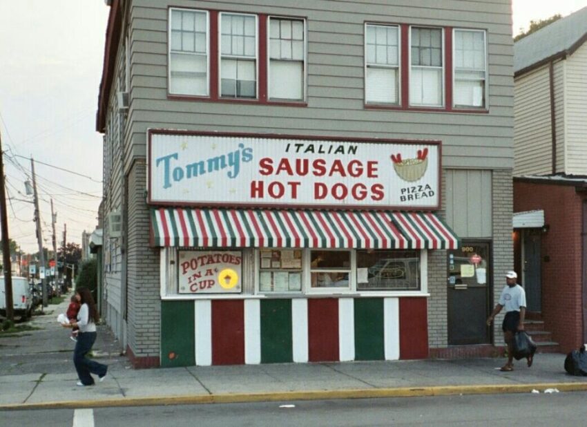 Tommy’s Hot Dogs: The Definitive Guide to a Culinary Legend