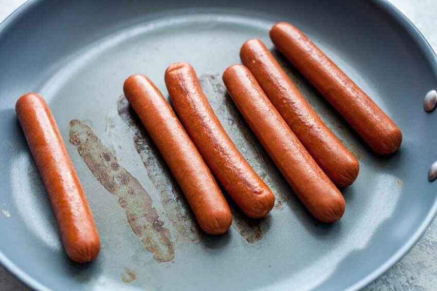 Broiling Hot Dogs in Oven: The Definitive Guide [Expert Tips]