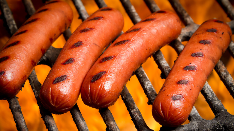 Grill Master Secrets: How to Cook Hot Dogs on a Grill Perfectly