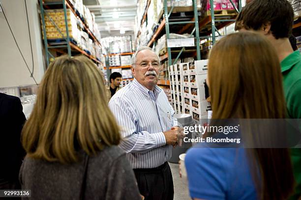 Jim Sinegal’s Hot Dog: The Costco Legend, Price, and Untold Story