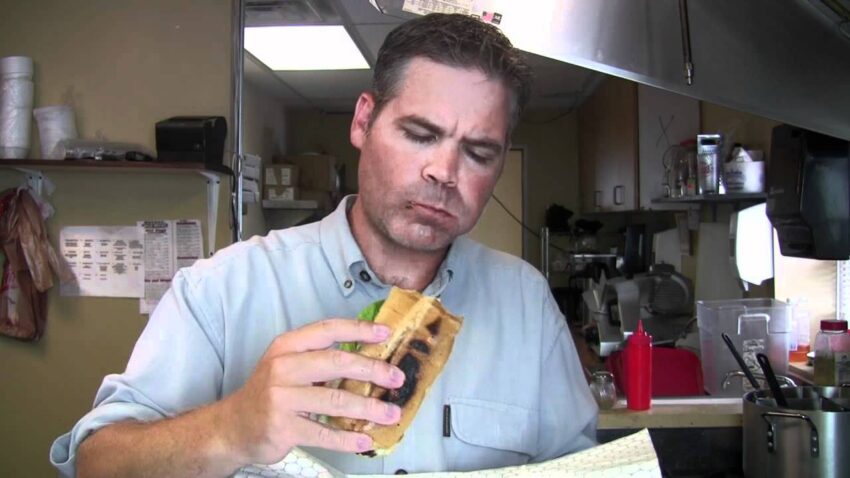 Maxwell Hot Dog: Chicago’s Iconic Street Food Explained (2024)