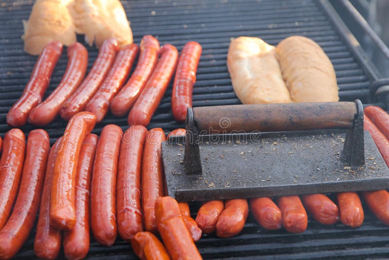 Hot Dogs Being Made: From Grind to Grill – An Expert Guide