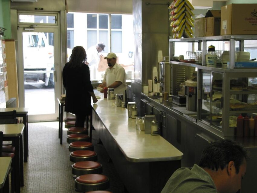 Lafayette Detroit Hot Dog: An Expert’s Guide to the Coney Legend